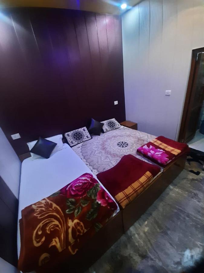 Hostel Friends & Agra (Uttar Pradesh)